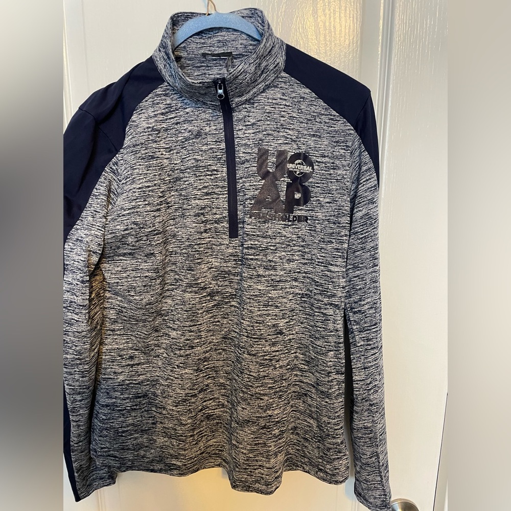 Universal pass holder quarter zip